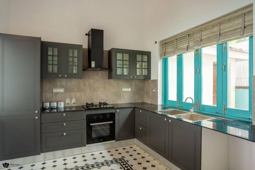 White Banyan Beach Villa, Candolim By The Acacia Villas 외부 사진